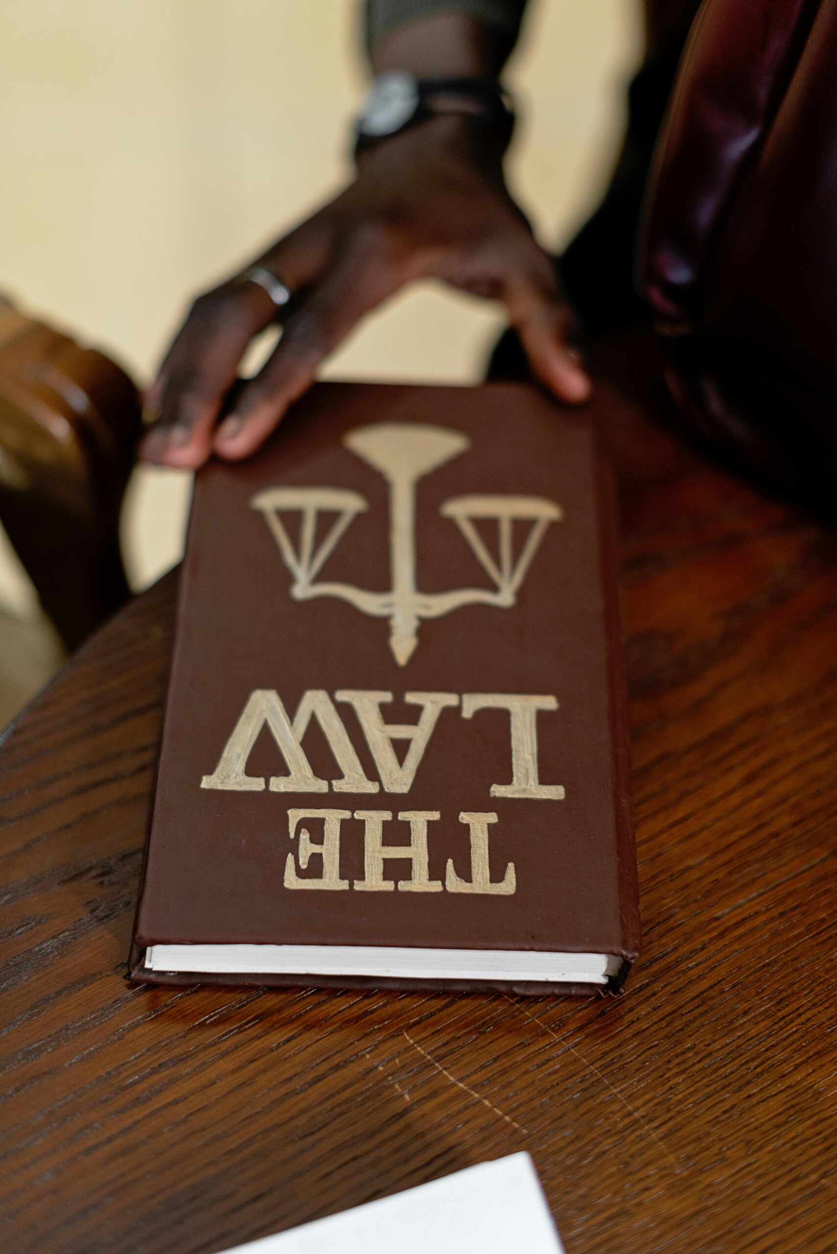 Unlock Legal Success: How to Choose the Right Lawyer for Your Case