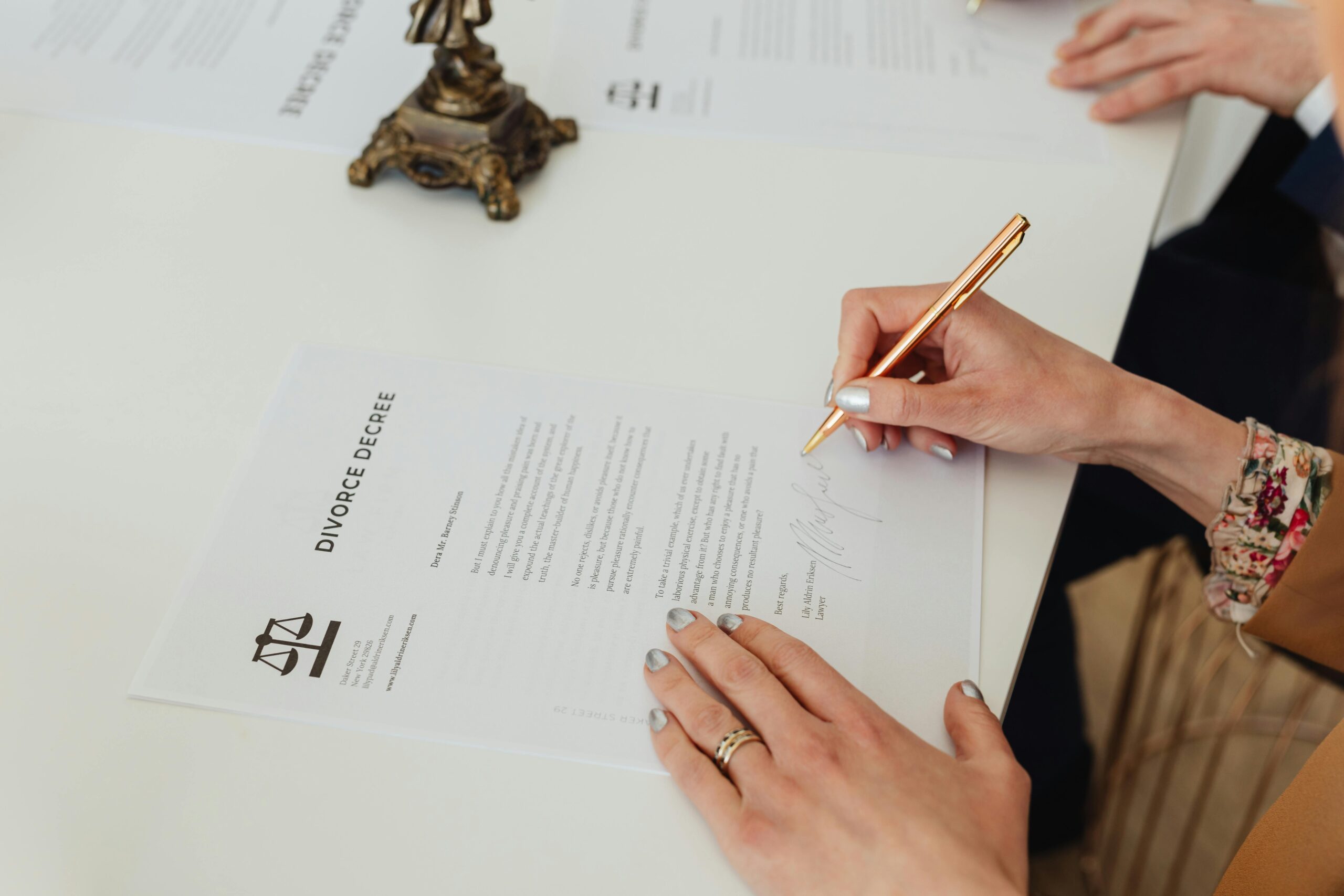 Is It Necessary to Have a Witness for Legal Transactions? Discover Now!