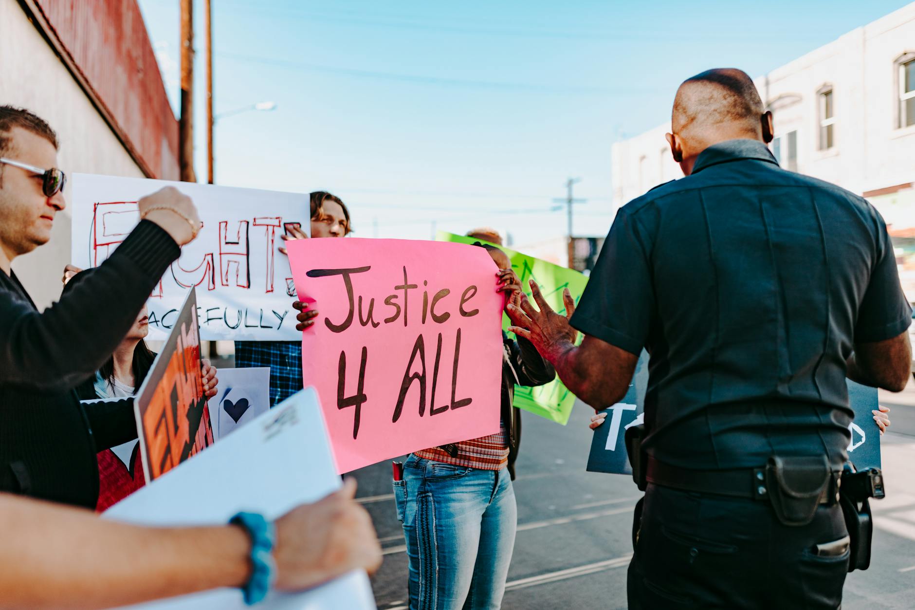 Police Must Inform Arrested Individuals of Their Rights Within Six Hours
