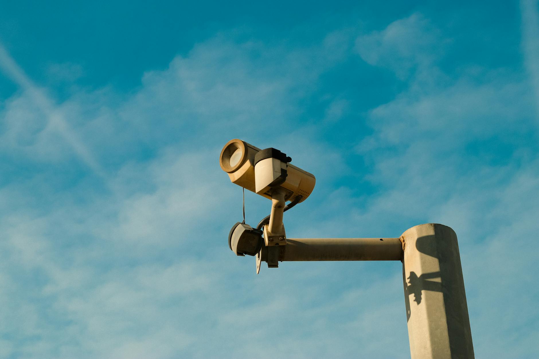 Courts issue 3,000+ surveillance warrants annually in U.S.