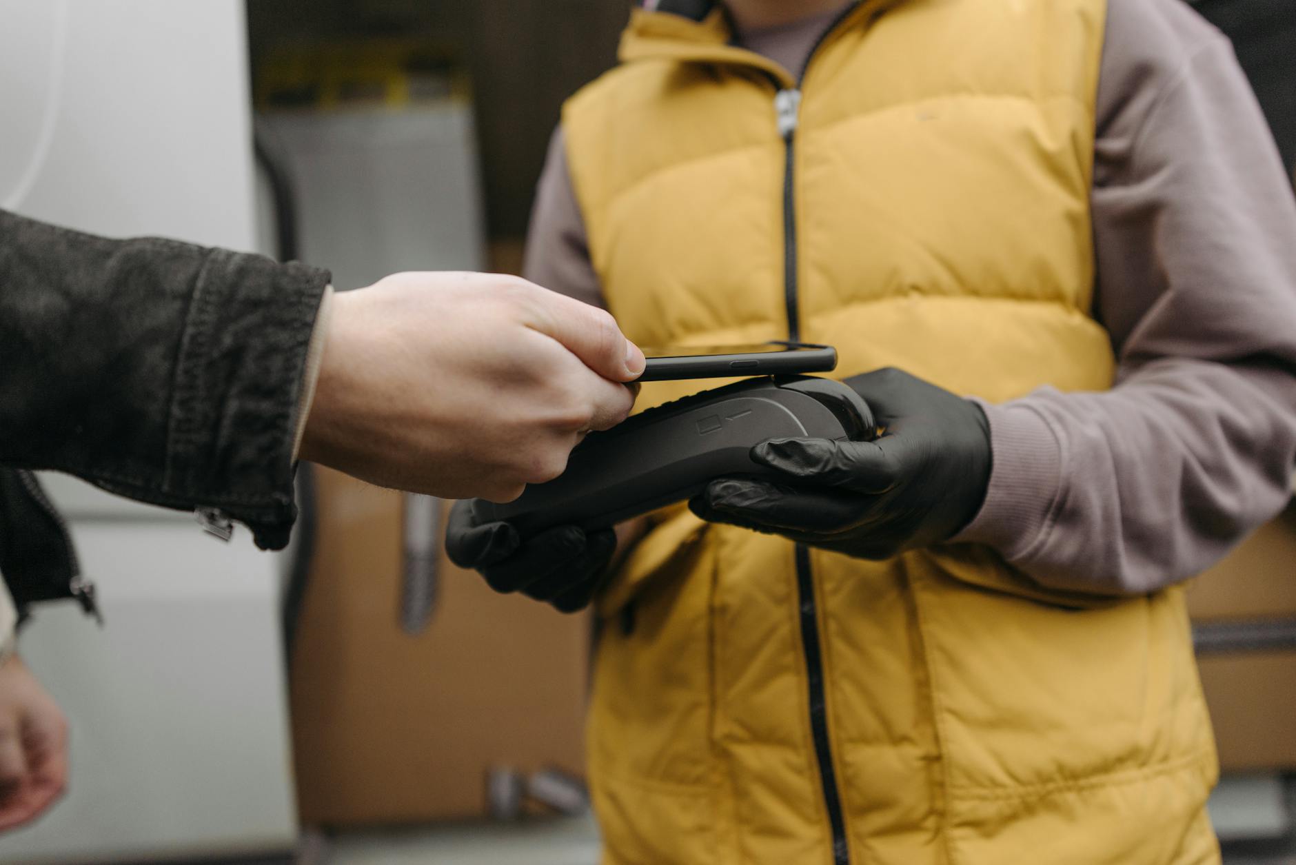 Contactless Payments Reach 40% of Transactions, but Safety Concerns Remain Unresolved